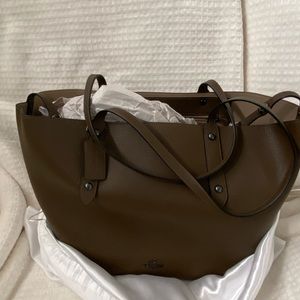 Absolutely beautiful authentic coach tote brand new